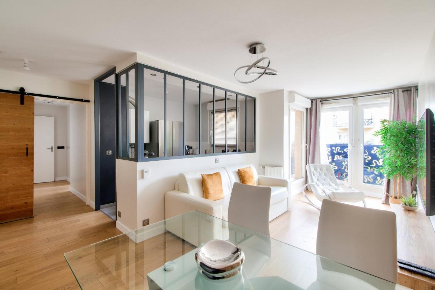 123Home - Suite & Spa Xl Монтеврен Екстериор снимка